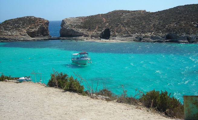 Playa de la Laguna Azul en Comino Playa de la Laguna Azul en Comino Malta