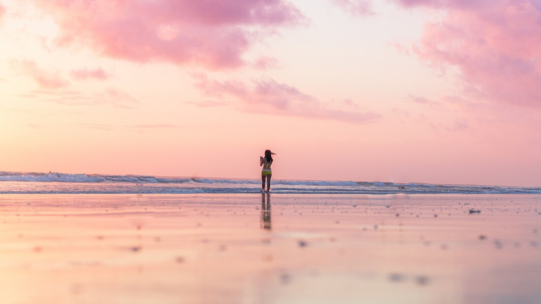 10 playas de arena rosa que te dejarán con la boca abierta